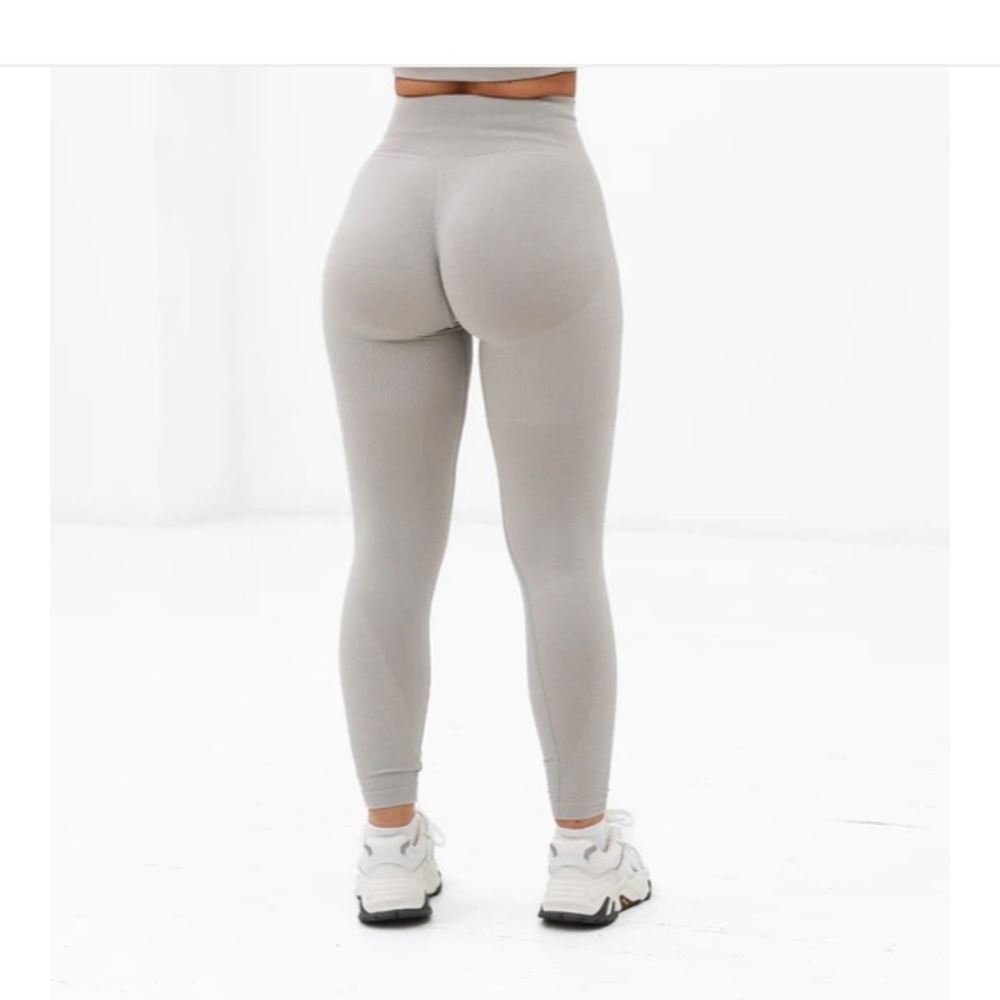 Lazuli scrunch sculpt seamless ribbed contour leggings - bone grey size Medium